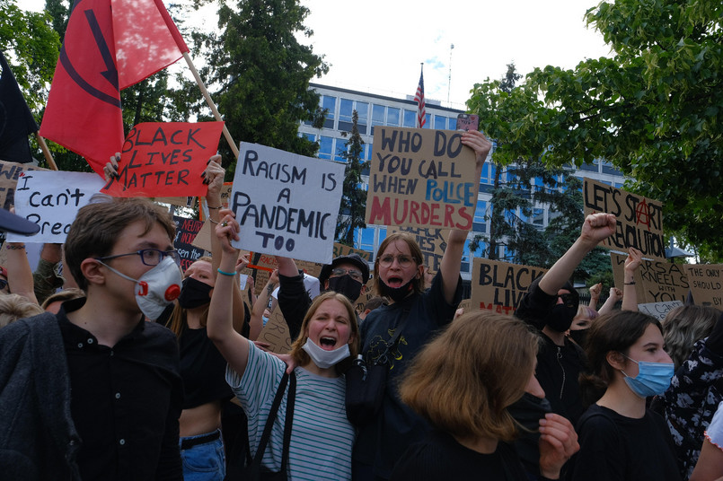 Warszawa: Protest przed ambasadą USA w związku ze śmiercią George'a Floyda