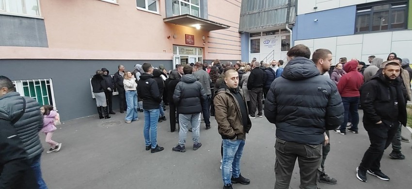  Ispred biračkog mesta u Raski gde glasaju Srbi s KiM