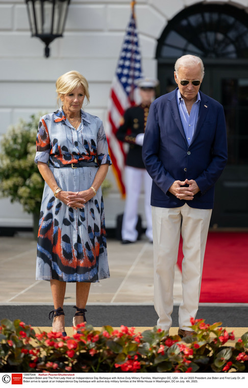 Joe Biden z żoną Jill. Prezydent przemawia do żołnierzy z okazji Dnia Niepodległości, 4 lipca 2023 r.