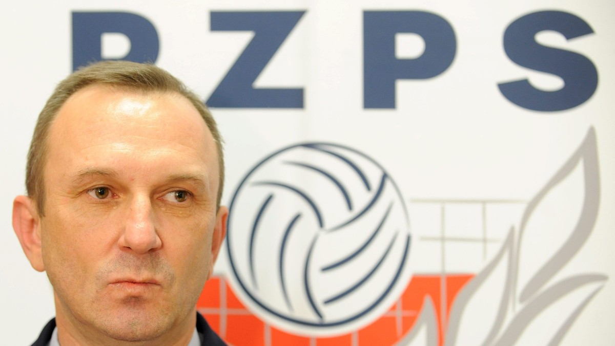 Dyrektor Departamentu Kontroli w Ministerstwie Sportu Michał Farmas vel Król uważa, że zarząd Polskiego Związku Piłki Siatkowej nie może zawiesić podejrzanych o korupcję prezesa i wiceprezesa federacji. - W mojej opinii nie ma narzędzi, by to zrobić - ocenił.