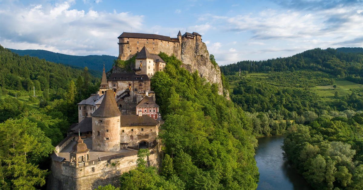 Niezwykły zamek blisko Polski. Tu kręcono słynny horror, który przeszedł do historii