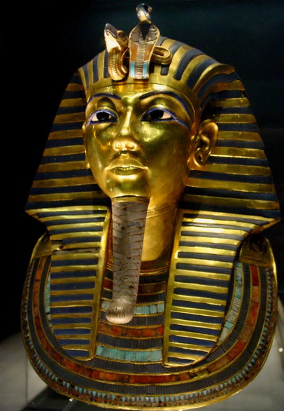 Złota maska pośmiertna Tutanchamona. Pierwotnie Tutanchaton w latach 1333–1323 p.n.e. był faraonem XVIII dynastii