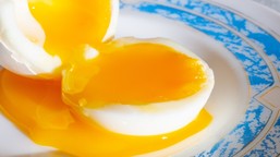 klasyka gatunku, czyli jajka po wiedeńsku. jak je zrobić, by wyszły idealnie? podpowiadamy
