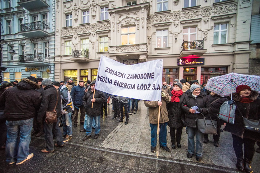 Pracownicy Veolii Energii Łódź protestowali na ul. Piotrkowskiej przed zmianami w firmie