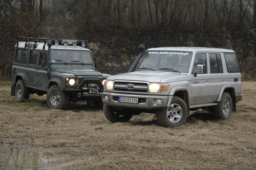 Toyota Land Cruiser HZJ 76 kontra Land Rover Defender 2.4 TD. Auta dla prawdziwych twardzieli