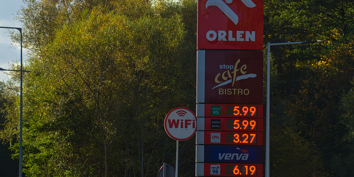 Zdjęcie cen paliw na stacji Orlenu jest z 2021 r., ale jakże obecnie aktualne.