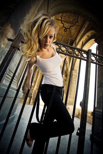 „Cat on Hot Tin Roof”