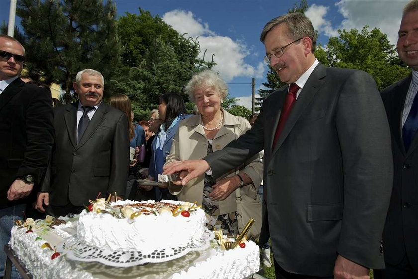 Urodziny Komorowskiego. Był tort i czereśnie. FOTO