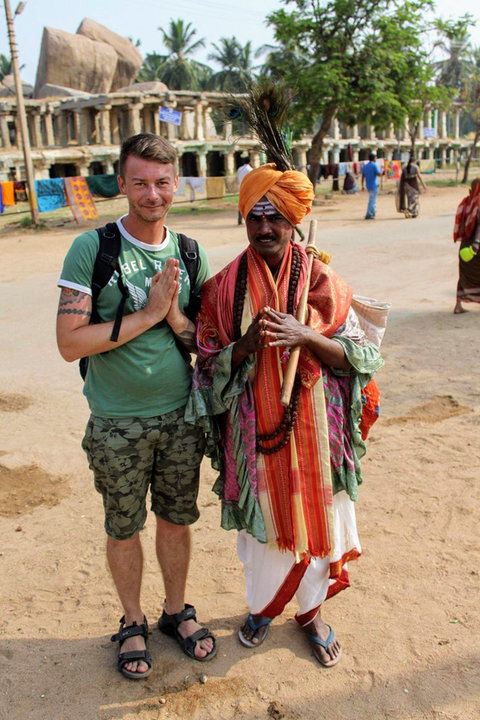 Damian w czasie jednego z wyjazdów do Indii