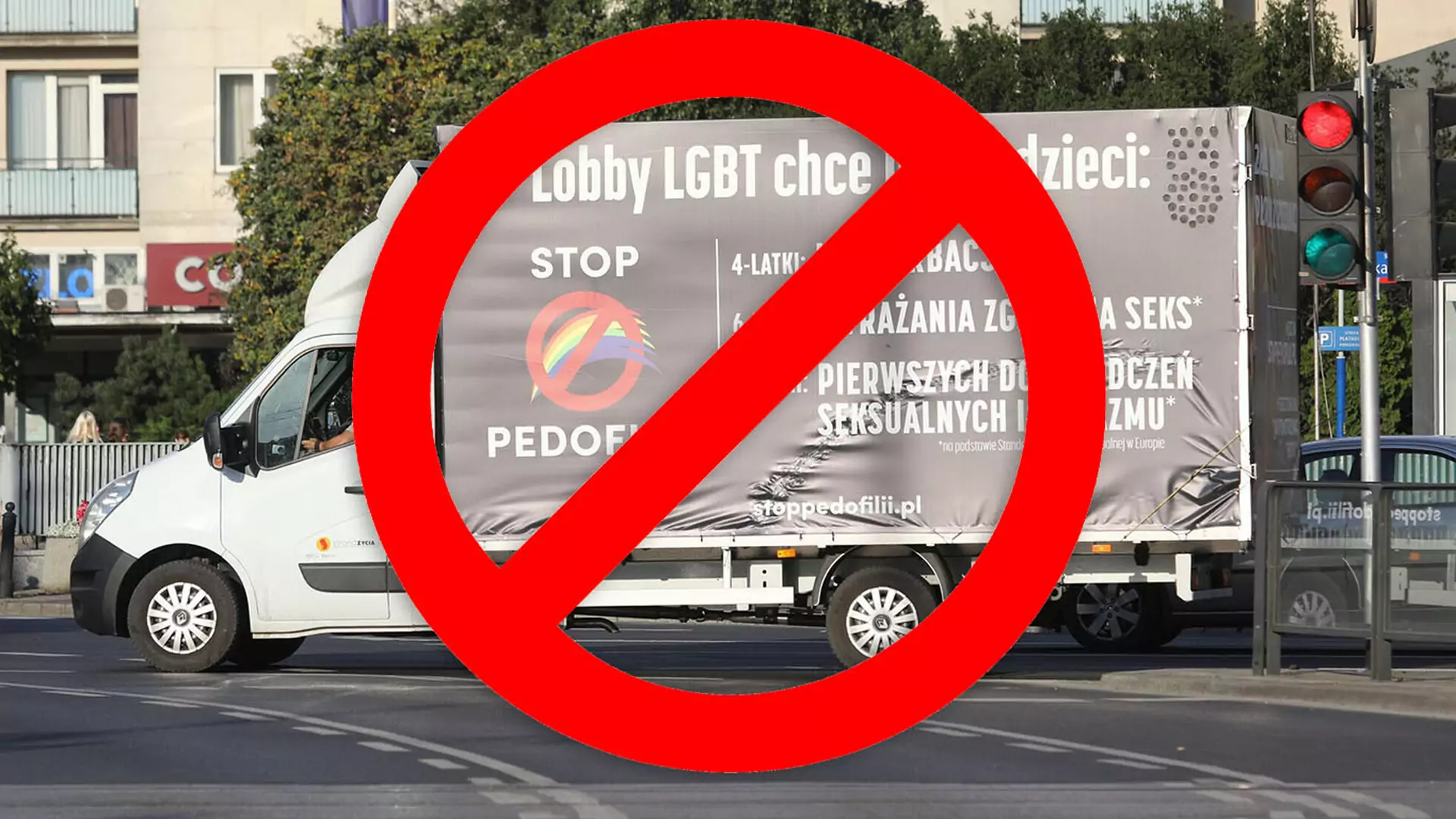 "Homofobusy" i "płodobusy" zakazane w Warszawie? Radni przyjęli uchwałę, wojewoda może ją blokować