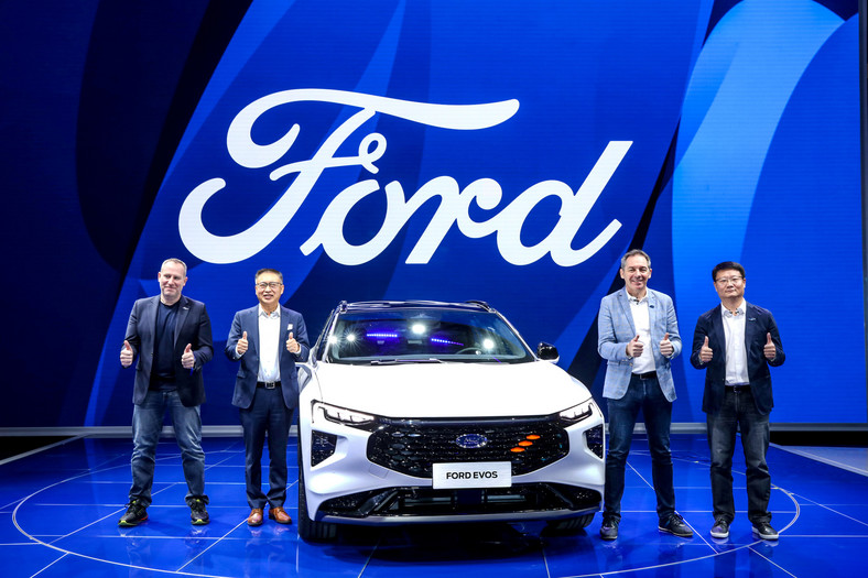 Ford Evos, czyli crossover, który ma zastąpić Mondeo