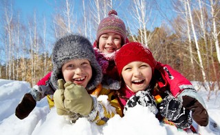 Inflacja komplikuje plany na ferie. Mniej firm chce zorganizować obozy