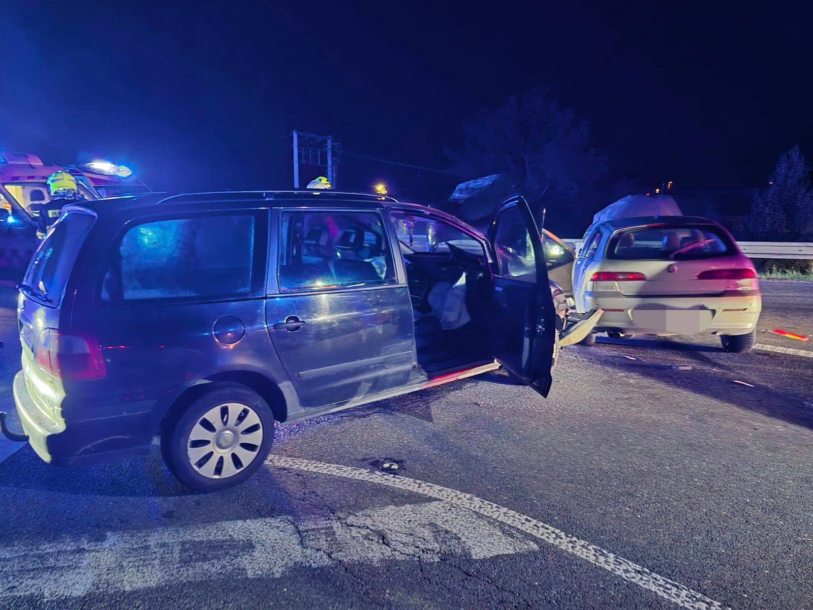  Dopravná nehoda dvoch áut v Kraľovanoch si vyžiadala zranenia.