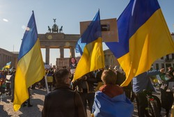 Marsze wielkanocne w Niemczech. Demonstranci w Berlinie apelują: Żadnej więcej broni dla Ukrainy!