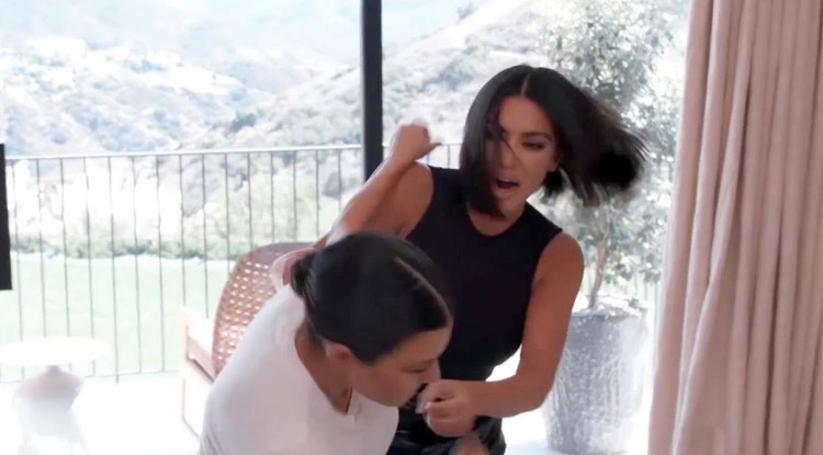 Kim és Kourtney Kardashian keményen összeverekedtek - videó