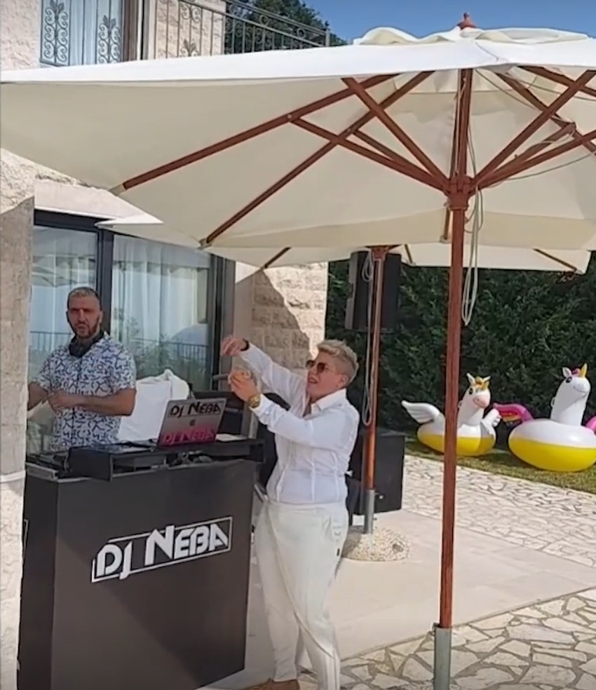 Matora kiti muziku na svom venčanju