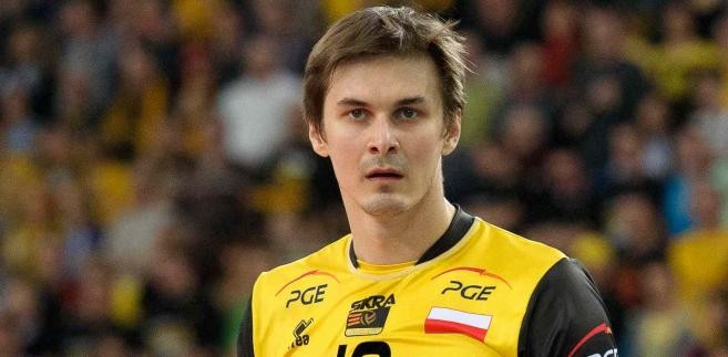 <b>Michał Bąkiewicz z listy SLD</b>
<br>
<br>
Na karierę w polityce pokusił się również Michał Bąkiewicz. Będzie startował z listy łódzkiej.
<br>
<br>
Ten siatkarz grał na pozycji przyjmującego. Bąkiewicz to wicemistrz świata w siatkówce z 2006 roku i mistrz Europy z 2009 roku. 
<br>
<br>
Przez kilka ostatnich lat występował w Skrze Bełchatów, a przed rozpoczęciem tego sezonu przeniósł się do AZS-u Częstochowa. Niedawno poinformował, że z powodów zdrowotnym zawiesza swoją karierę sportową.