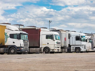 Wojna na Ukrainie rujnuje branżę logistyczną. Przejścia graniczne na wschodzie nie pozwalają na zwykły ruch towarowy, ze względu na to, że wszystkie siły zostały przekierowane na dostarczanie sprzętu wojskowego, pomoc humanitarną, a także ewakuację uchodźców