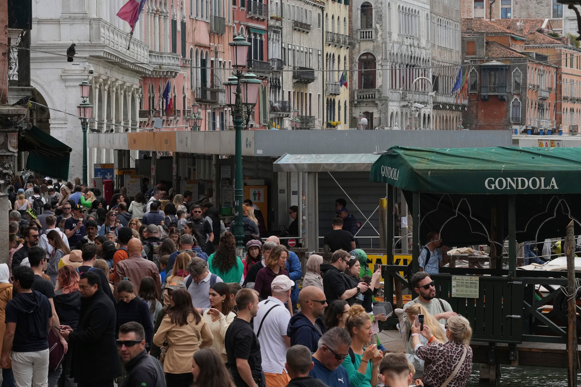 Talianske Benátky sú preslávené turizmom.