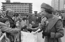 Prawie połowa ludzkości była poddanymi dziadka Elżbiety II lub jego kuzyna [FELIETON]