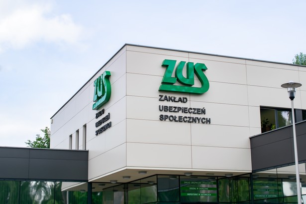 ZUS niedługo rozpocznie wypłatę dodatkowych 2610,72 zł. Pieniądze trafią do rencistów. Czy dopełniłeś formalności?