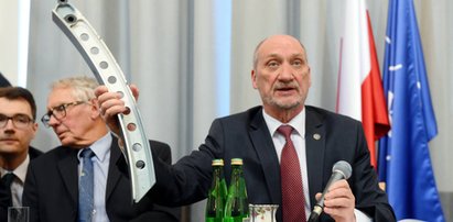 Rewelacje byłych członków komisji smoleńskiej! Macierewicz miał zablokować zakup maszyny do testu