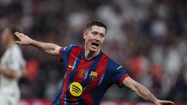 lewandowski z golem w finale superpucharu hiszpanii. kosmiczna końcówka pierwszej połowy meczu barcelona - real madryt