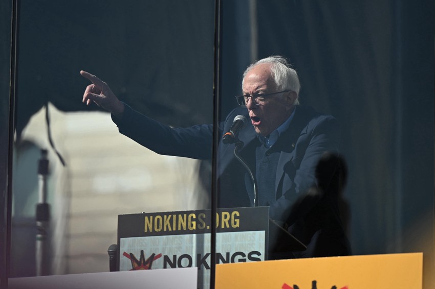 "Ovo su buncanja opasne i mentalno neuravnotežene osobe", rekao je Berni Sanders komentarišući Trampove pretnje Iranu