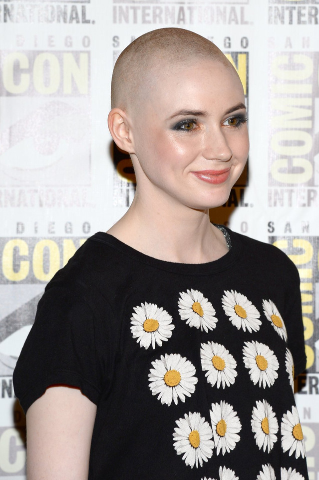 Karen Gillan łysa na Comic Conie