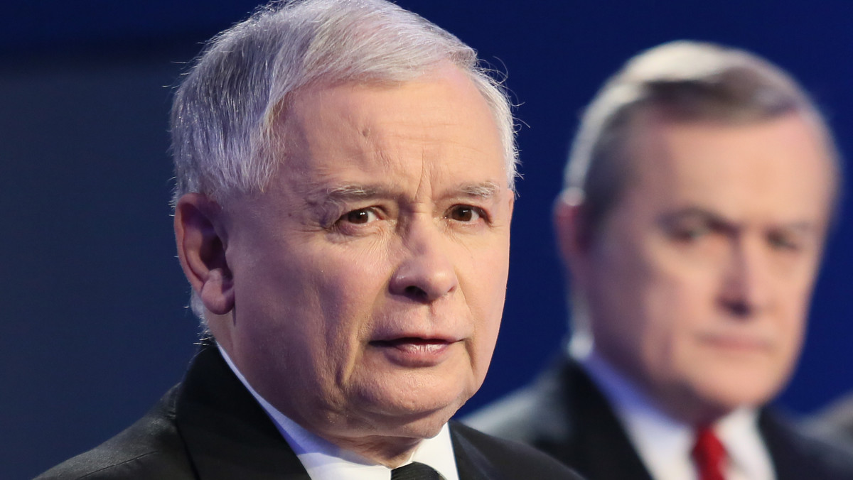 Rząd nie popiera propozycji PiS, by do ustawy o IPN wpisać sankcje karne na używanie sformułowań "polskie obozy zagłady" - mówił dziś Jarosław Kaczyński. Nie jesteśmy w stanie tego zrozumieć - powiedział prezes PiS.