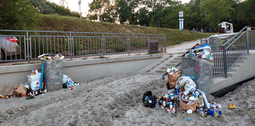 Co za wstyd! Tak śmieci psują plażę w Orłowie. Po interwencji Faktu urzędnicy obiecują poprawę