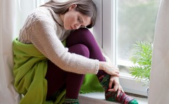 Depresja nie zawsze objawia się smutkiem. Jak ją rozpoznać? [WIDEO]