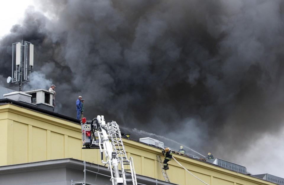 ŁÓDŹ POŻAR DACHU HALI SPORTOWEJ