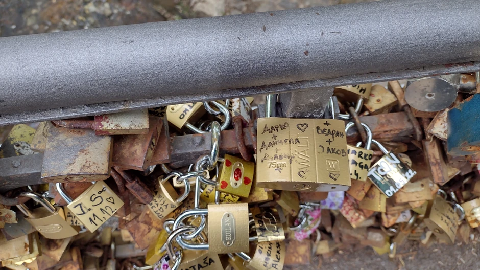 Traži se mesto više za katance na "Mostu ljubavi"