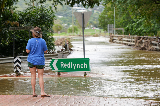 Mieszkańcy australijskiego Queensland przygotowują się na kolejne poważne fale powodziowe