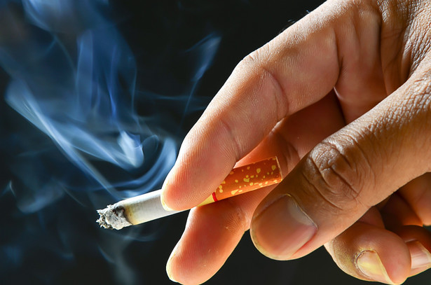 Palenie papierosów oznacza ryzyko cięższego przebiegu COVID-19
