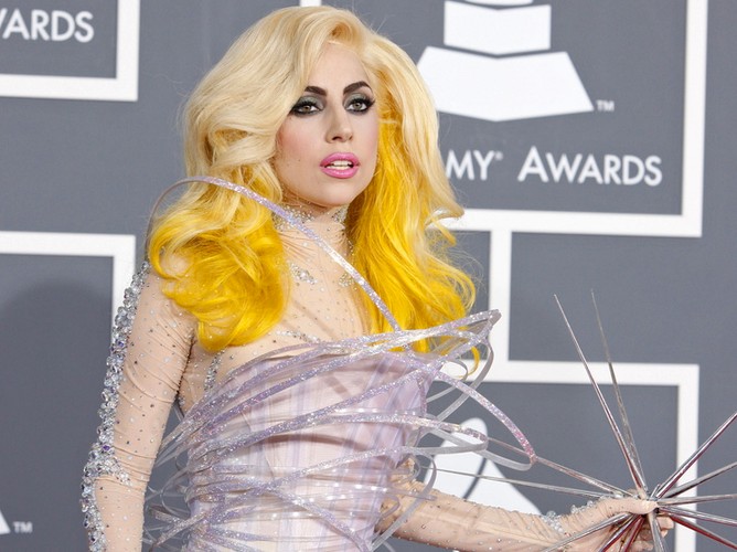 Lady Gaga na gali Grammy (31 stycznia 2010)