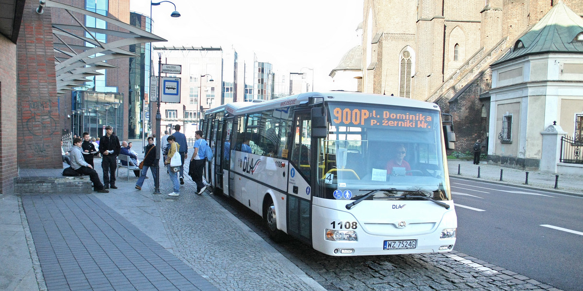 Strzały padły w kierunku jednego z autobusów podmiejskich przewoźnika DLA.