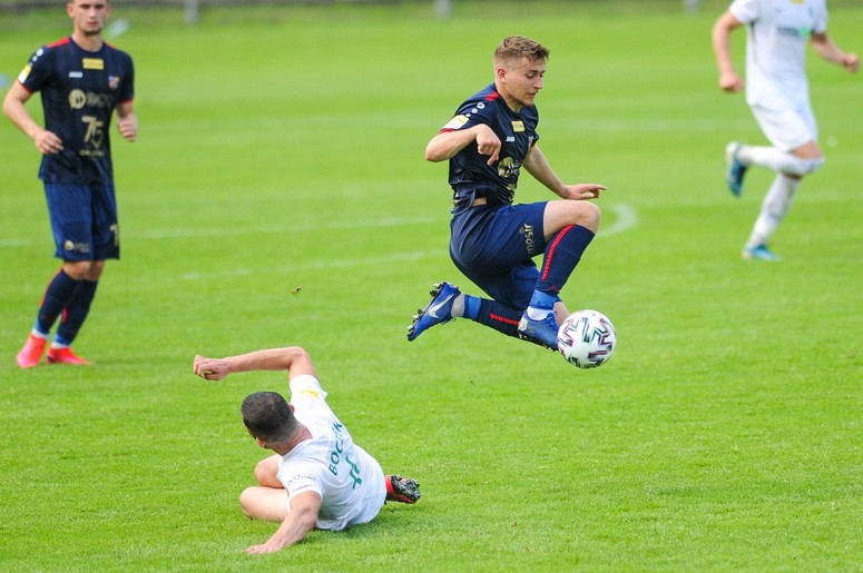 Niespodziewana porażka Warty. Lider 1. ligi stracił punkty w Legnicy [WYNIKI  i TABELA] - Piłka nożna - Sport - wydarzenia sportowe - piłka nożna, piłka  ręczna, euro 2012, koszykówka, siatkówka - Dziennik.pl - Dziennik.pl