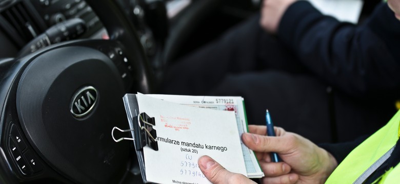 Wypadek na przejeździe kolejowym w Łodzi. Dwie osoby nie żyją