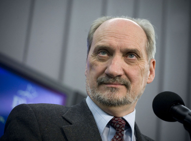 Macierewicz nie musi przepraszać Waltera