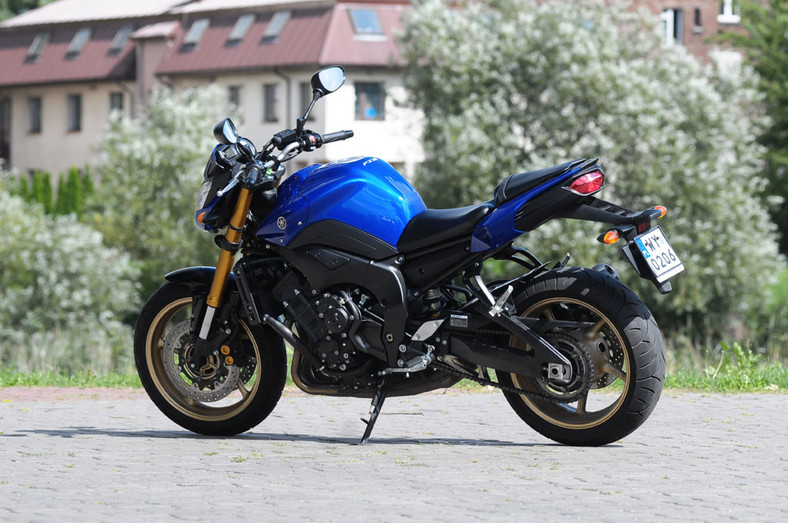 Yamaha FZ8: Szybki, zwinny i niezbyt drogi. Ideał?