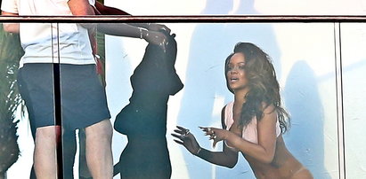 Co goła Rihanna robiła na balkonie?!