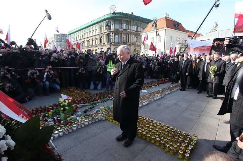 Jest krzyż przed Pałacem Prezydenckim