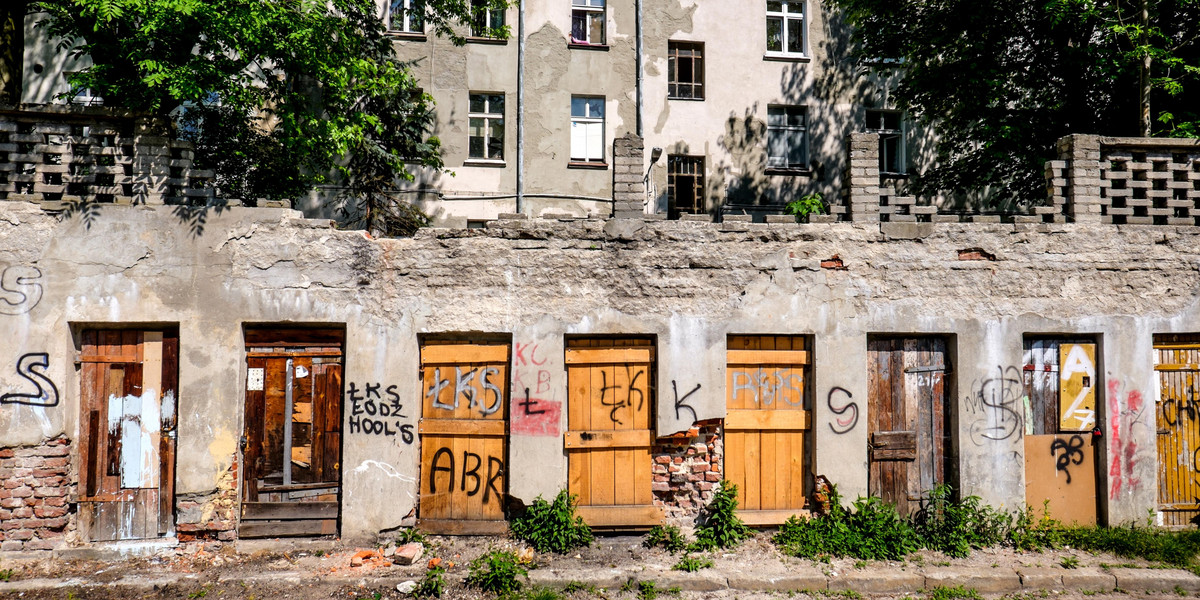 Stare komórki przy Abramowskiego zostaną wyremontowane 