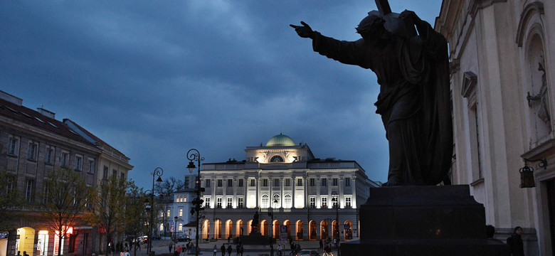 Szefowie instytutów PAN, oprócz pensji, brali liczne dodatki. Szczepienne, toksyczne, lunchowe...