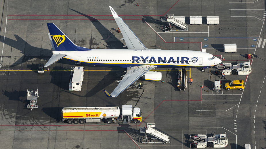 Tankowanie samolotu Ryanair