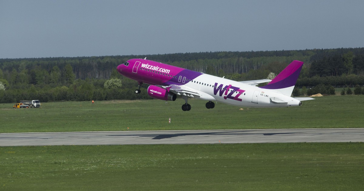 Cięcia w rozkładzie lotów z tego popularnego lotniska. Cztery kierunki z mniejszą liczbą rejsów