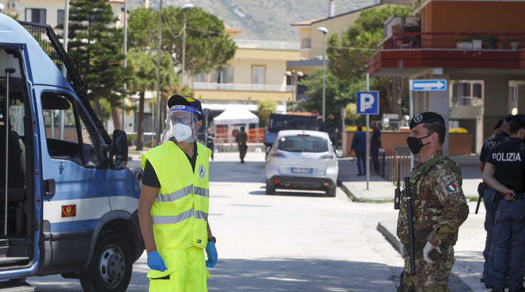 Huszonegy ember hunyt el egy nap alatt Olaszországban a járvány miatt /Fotó:MTI/EPA