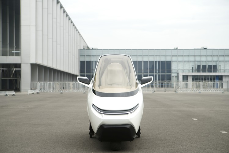 Zhu założył swoją firmę w 2014 roku. Celem było stworzenie Gyrona na miarę XXI wieku. Po trzech latach inwestorzy powierzyli mu 10 milionów dolarów, a teraz chce on zebrać kolejnych 30 milionów na przygotowanie do masowej produkcji. Wartość firmy obecnie jest wyceniana na 60 milionów dolarów.